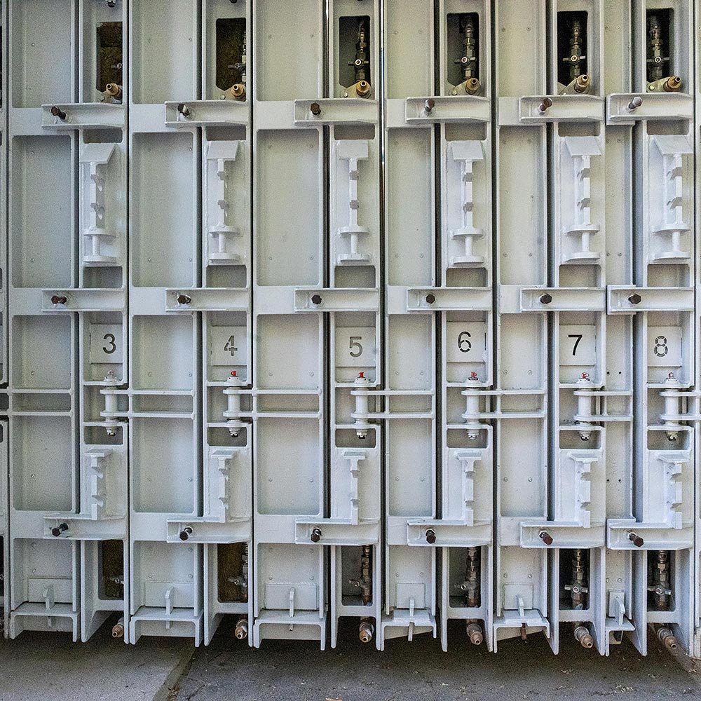 Concrete walls of different thickness can be manufactured at the same time